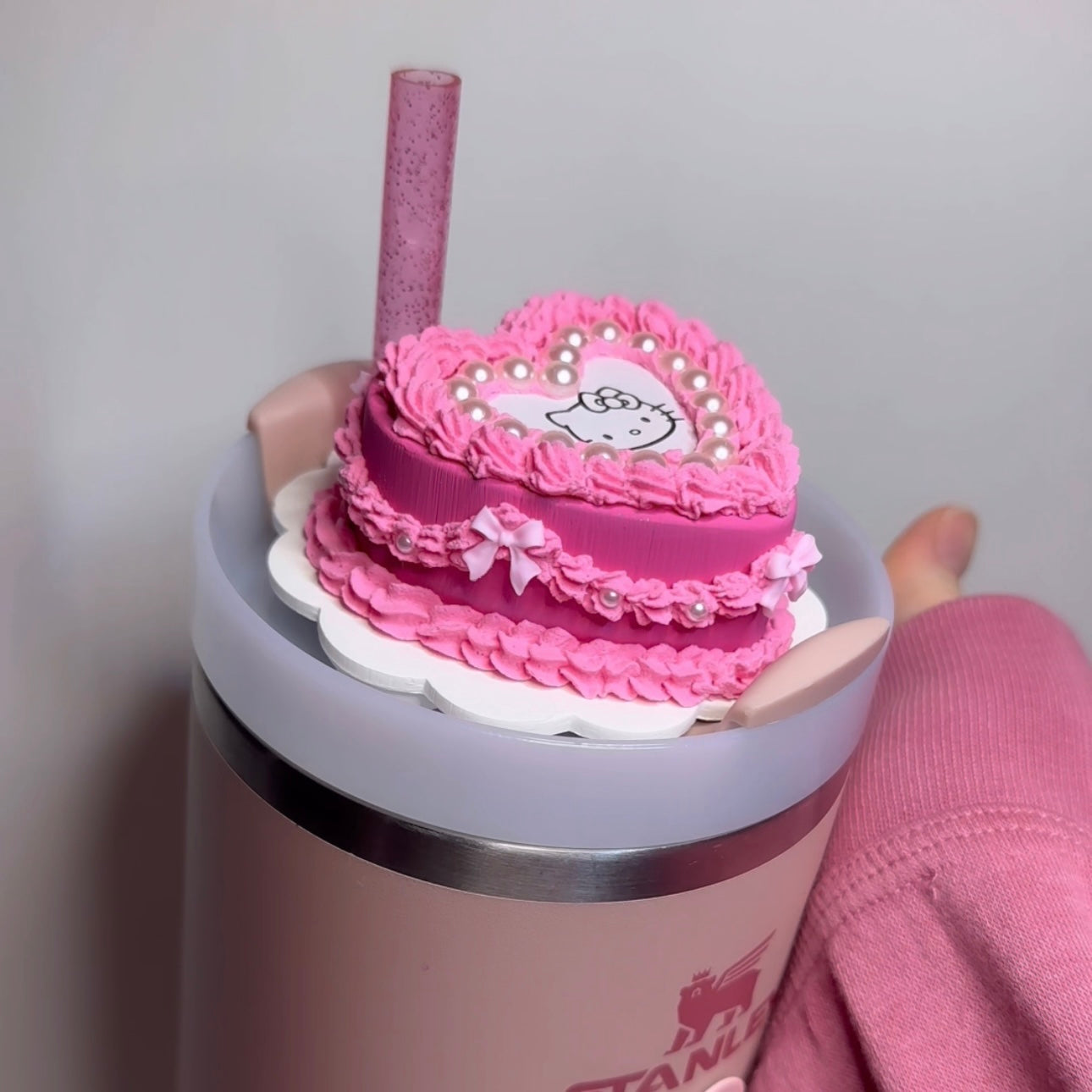 Hello Kitty Topper