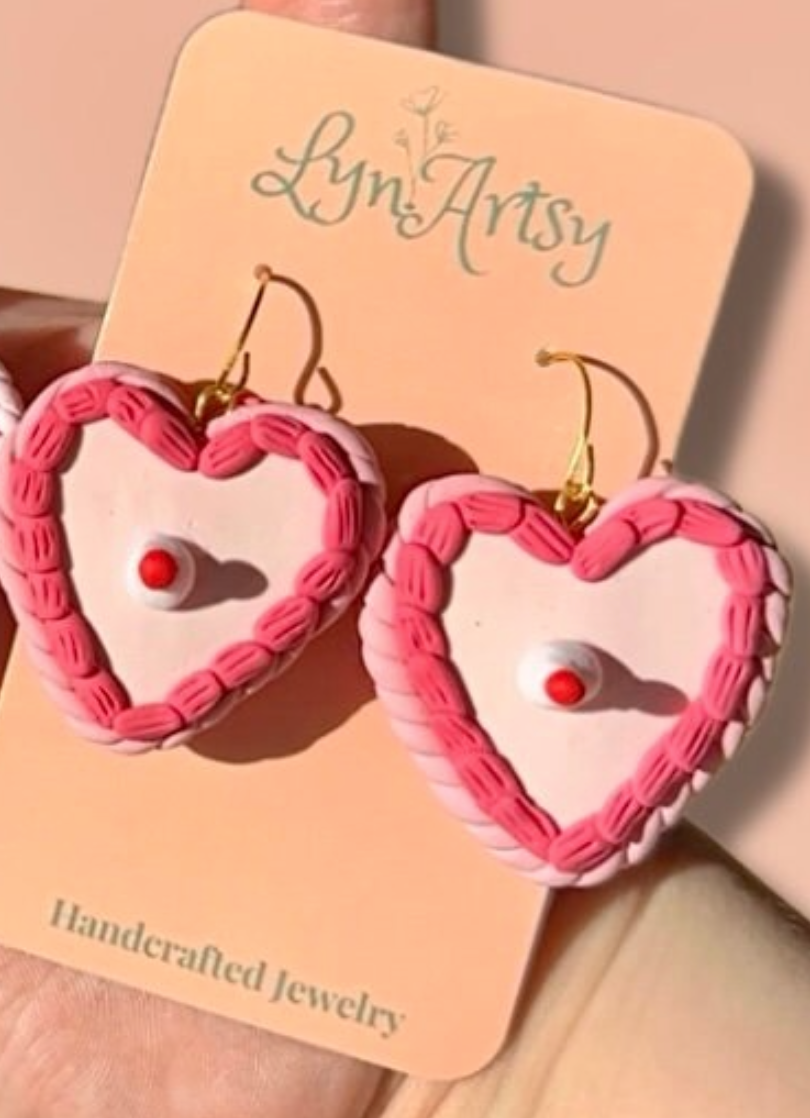 Vintage heart cakes